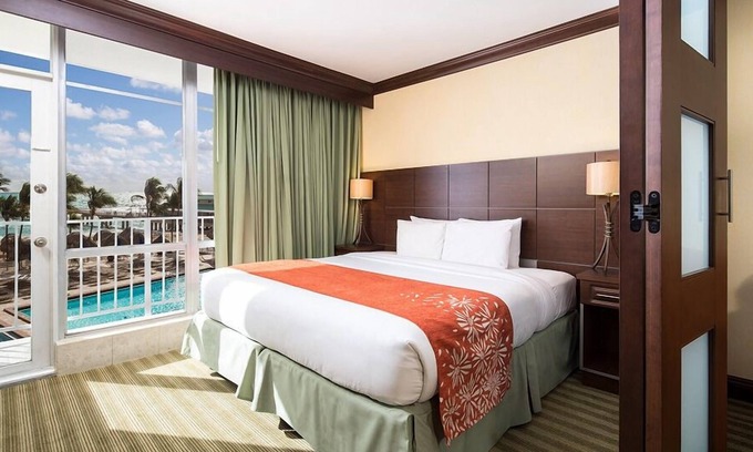 Sunny Isles Beach Resort | Partial Ocean View Retreat with Private Balcony - Experience Coastal Bliss!
