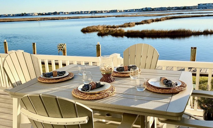 Fenwick Landing House | PARTIAL WEEK AVAILABLE - Amazing views! Professionally designed Improvements!