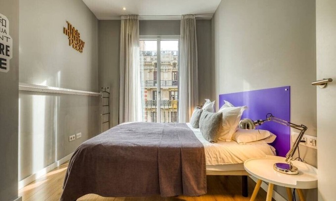 L'Antiga Esquerra de l'Eixample Apartment | Paseo de Gracia spacious 4BD - 4BTH