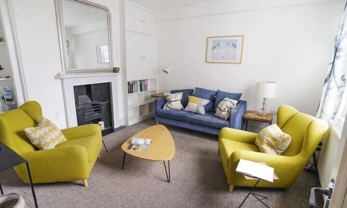 Cowes Apartment | Paskins-1st Floor Apt-2 Bath-Cowes Centre-Sleeps 4