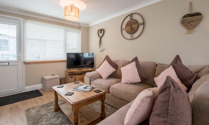Pembroke House | Pass the Keys 2 Bedroom chalet Fully equipped with Parking WiFi