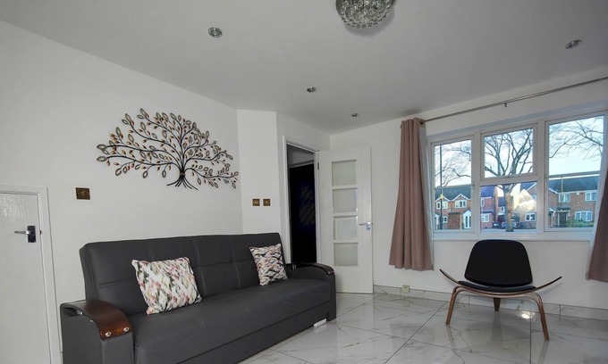Stonnall House | Pass the Keys | Beautiful Modernised 3 Bedroom House with Driveway
