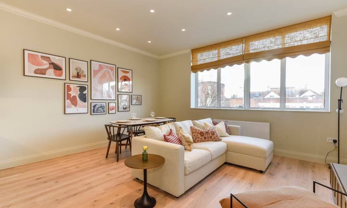 Twickenham Riverside Apartment | Pass the Keys | Beautifully designed loft, 20 mins central London