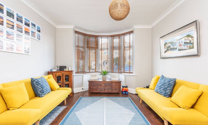 Rawcliffe House | Pass the Keys | Bright and Spacious Family Home