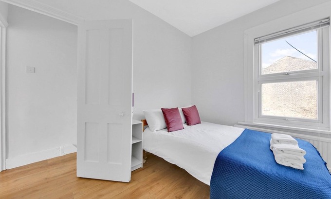 Stratford House | Pass the Keys | Bright & budget friendly 3Bed Home | Garden | Pet-Friendly