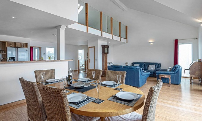Rhosneigr House | Pass the Keys | Celyn Y Mor Stunning Rhosneigr Family Beach House