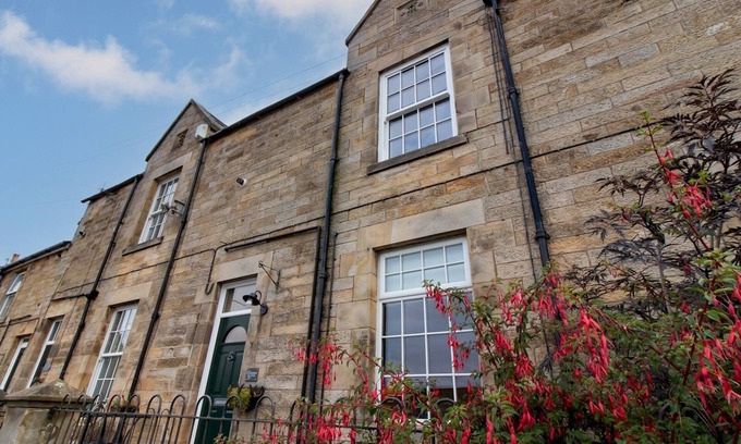 Barnard Castle House | Pass the Keys | Charming Edwardian Stone Cottage Countryside Views
