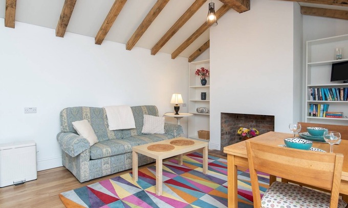 Combe Down House | Pass the Keys | Charming Garden cottage with parking