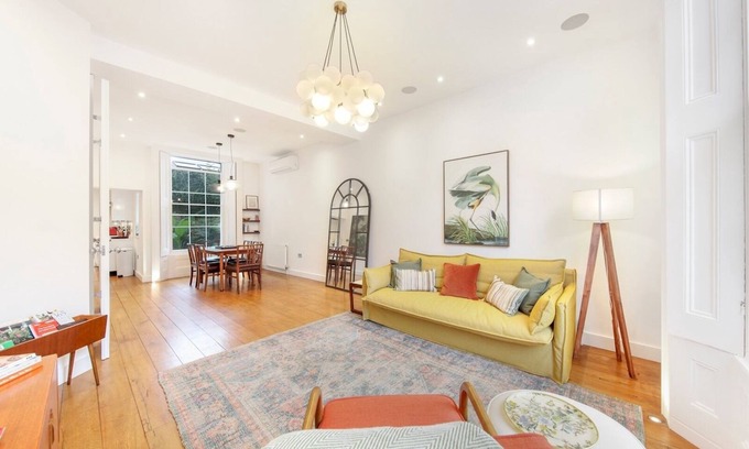 Camden Town with Primrose Hill Apartment | Pass the Keys | Elegant Apartment in Trendy Primrose Hill