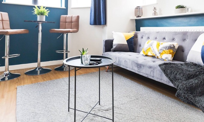 Chorlton-cum-Hardy Apartment | Pass the Keys | Flat in trendy Chorlton Sleeps 2