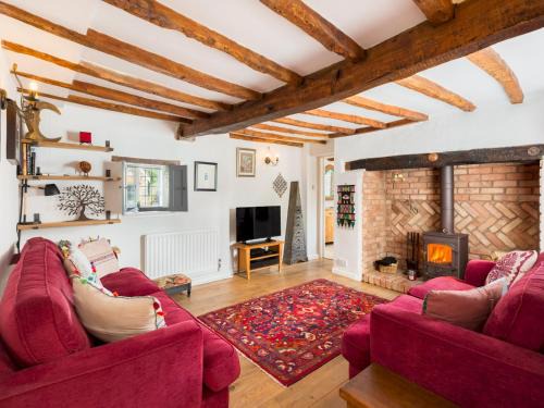Wilmcote House | Pass the Keys Traditional 3 Bed Cottage in Historic Village