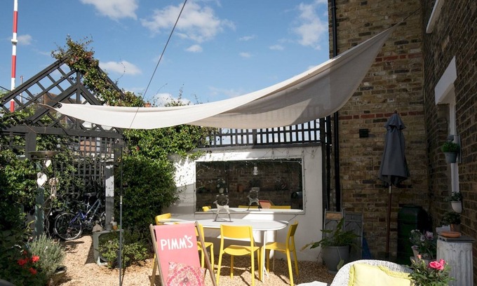 Datchet House | Pass the Keys | Historic Building near Windsor and River Thames