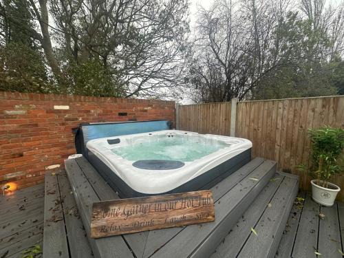 Colchester House | Pass the Keys Honeymooners Heven