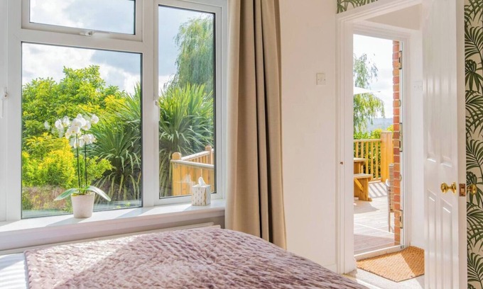 Glastonbury House | Pass the Keys | Large Luxury Glastonbury House, Stunning views!