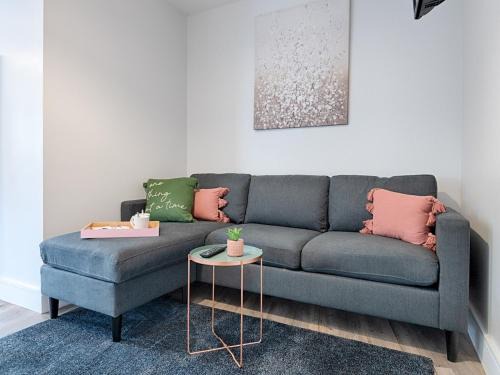 Uplands House | Pass the Keys Luxury Bright Spacious Family Home - Near Beaches