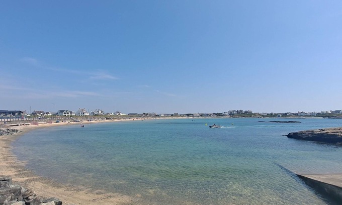 Trearddur Bay Apartment | Pass the Keys | Modern Apartment near the Beach with free parking