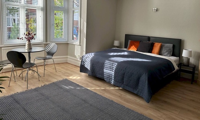 Watford House | Pass the Keys | Modern Spacious 2 Bed Flat in Central Watford