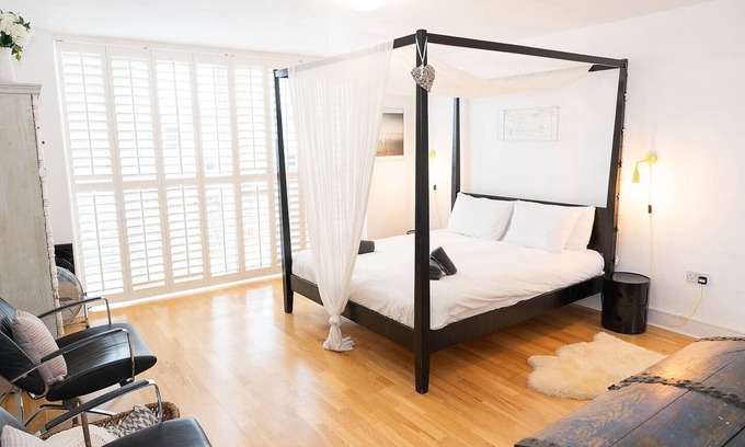 Camber House | Pass the Keys | Royal Sands - A Beachside Haven