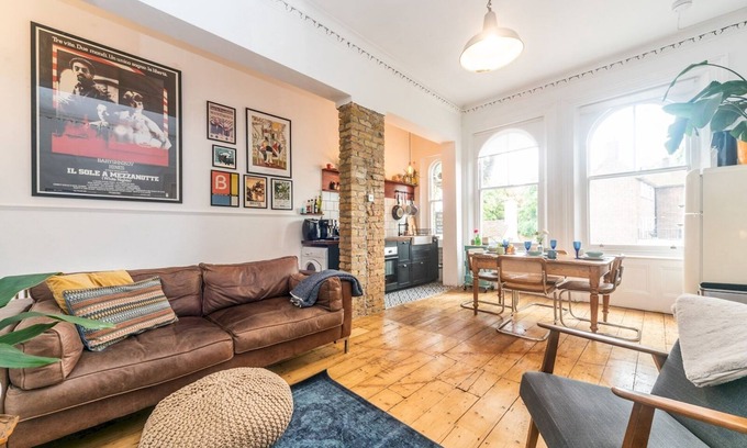 Charlton Apartment | Pass the Keys | Rustic and Quirky Flat in Charming Charlton Village