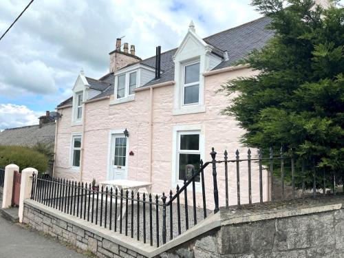 Castle Douglas House | Pass the Keys Spacious 3BR Cottage in Beautiful Rural Setting