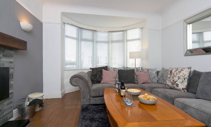 Holyhead House | Pass the Keys | Spacious Property Near to Marina