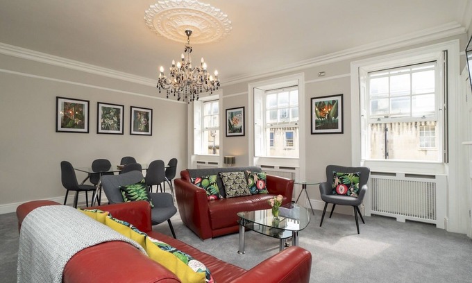 Upper Town Apartment | Pass the Keys | Spacious 3 bed apartment in prime central location