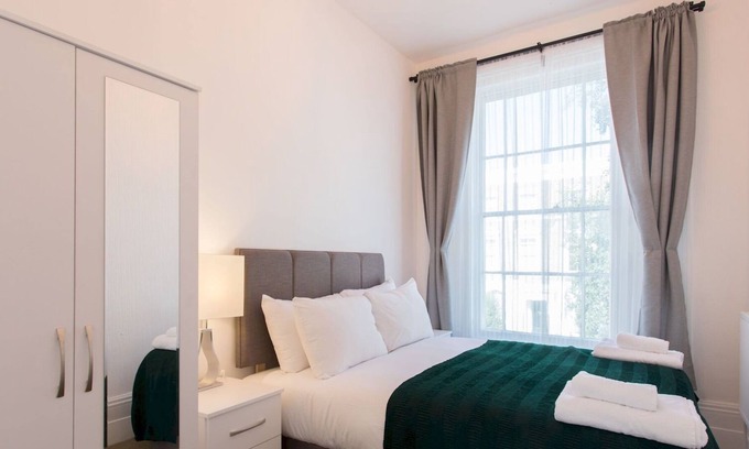 Oval House | Pass the Keys | Spacious and bright maisonette in central London