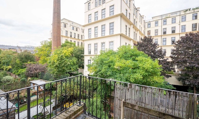 Tollington Apartment | Pass the Keys | Spacious and Bright Duplex Flat with 2 Balconies