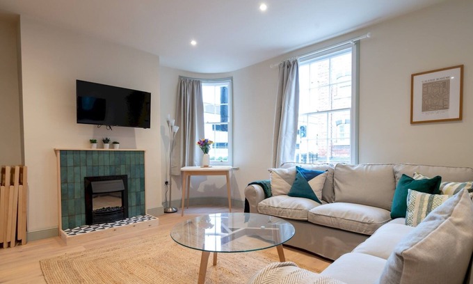 Cheltenham House | Pass the Keys | Stylish Grade II listed house