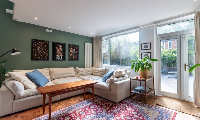 Greenwich West House | Pass the Keys | Stylish 3-Bed Greenwich Retreat | Garden + Parking