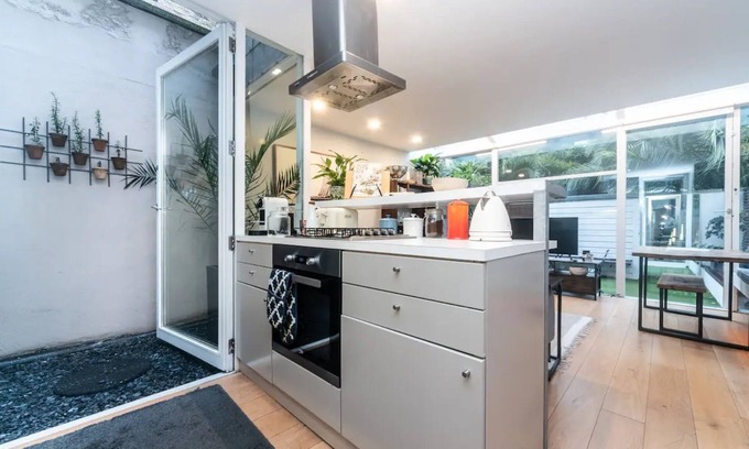 Shaftesbury House | Pass the Keys | Stylish Victorian Gem 1Br Central Location