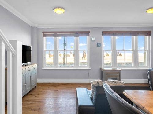 Herne Bay Apartment | Pass the Keys Sunset Cottage Luxury Home On The Seafront