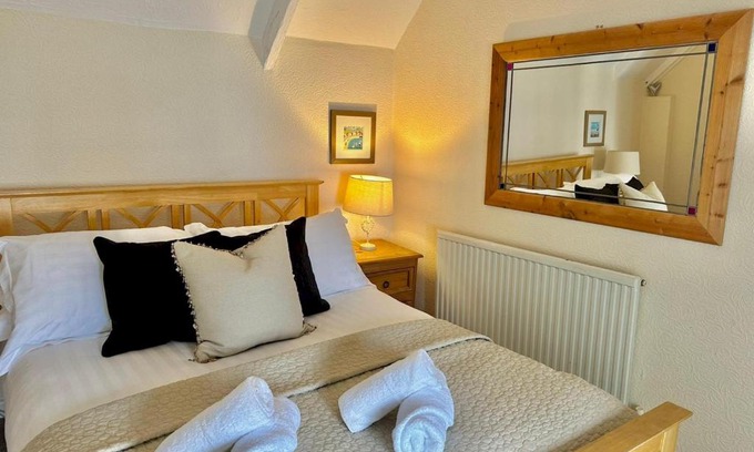 Mumbles House | Pass the Keys Traditional cottage in the Heart of Mumbles