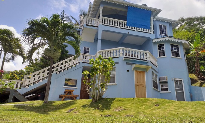 St. George's House | Passion Fruit Suite: Cozy Apartment with a view