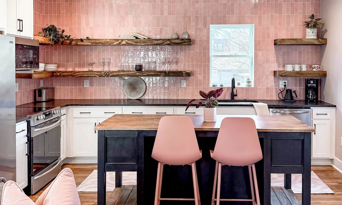Talbot's Corner Apartment | Pastel Dreams - Dreamy Apt Suite in East Nash