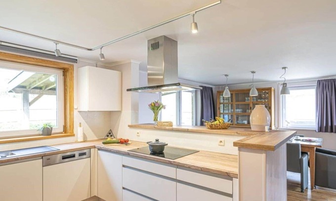 Baillonville Villa | Pastoral villa in Heure with bubble bath