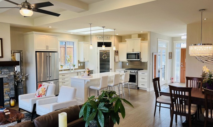 Regional District of Nanaimo House | Patio Rancher close to sandy beaches, parks and amenities