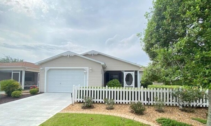 Duval Villa | PATIO VILLA WITH BONUS ROOM BEAUTIFUL 2 BEDROOM, 2 BATH HOME, GREAT LOCATION