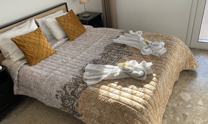 Paralia Apartment | Patras Golden Suite - ground floor apartment with all the necessary amenities.