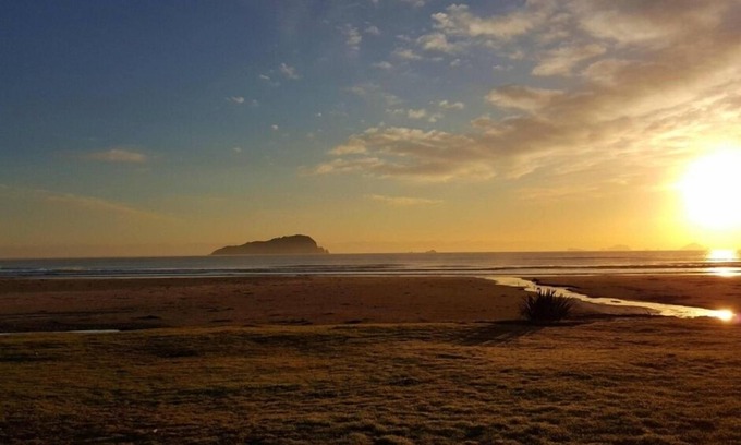 Pauanui House | Pauanui Beach Bach - Southern End so close!