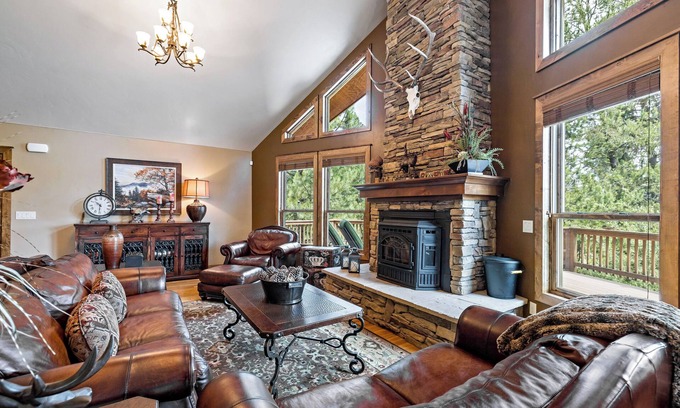 McCall House | Payette RIver Estate - Game Room - Hot tub - Firepit - AC - Trailer parking