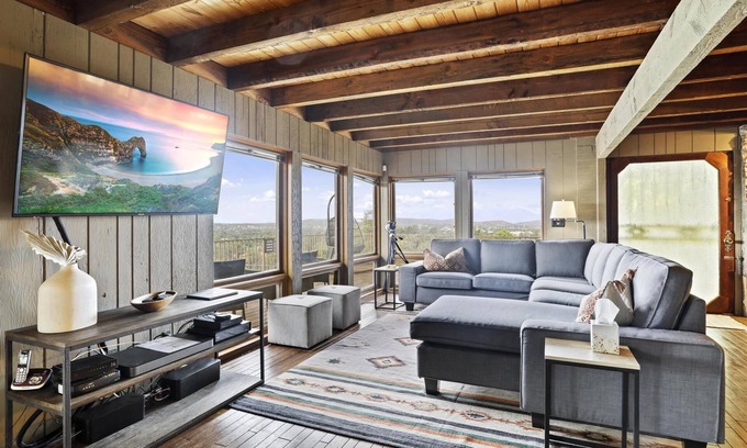 Payson House | Payson perfection. Vast views. Pickleball courts!