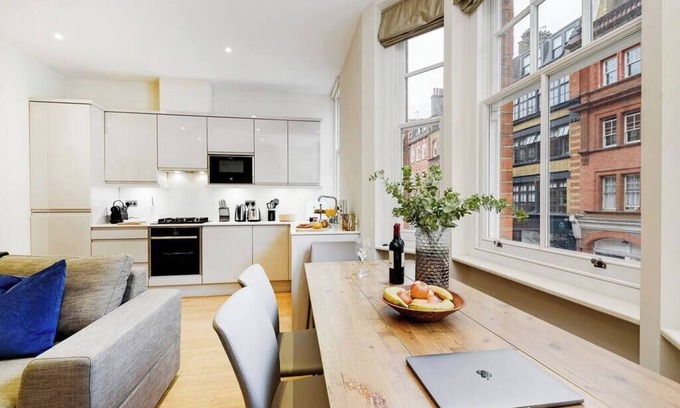 Norland Apartment | PBC | Luxury One Bedroom Apartment Soho (GT5)