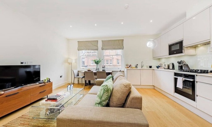 Holland Park Apartment | PBC | Luxury One Bedroom Apartment in Soho GT13