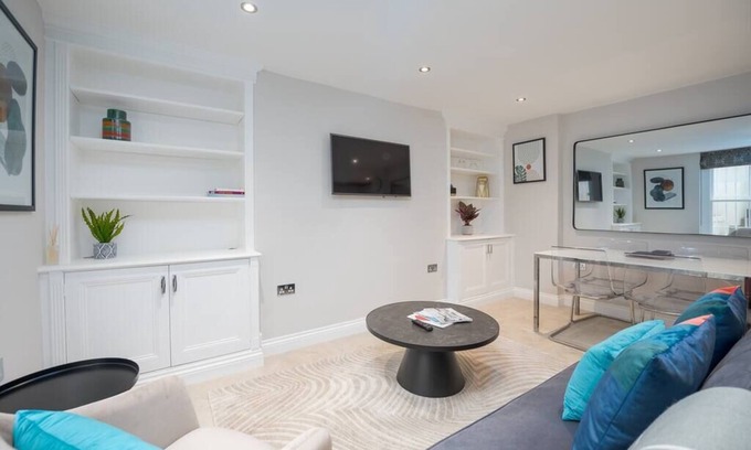 Holland Park Apartment | PBC | One Bed Flat w/Terrace Notting Hill CLR