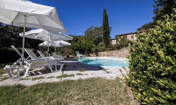Castelnuovo di Val di Cecina House | Peaceful cottage in Tuscany with private pool