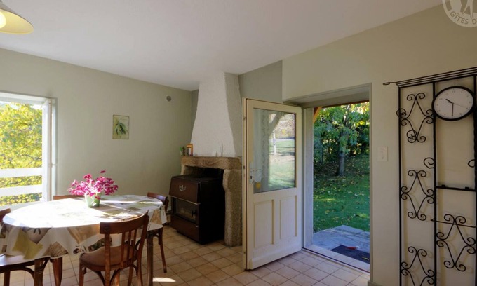 Saint-Didier-sur-Rochefort Cottage | Peaceful cottage for 4 people, fireplace & pets allowed