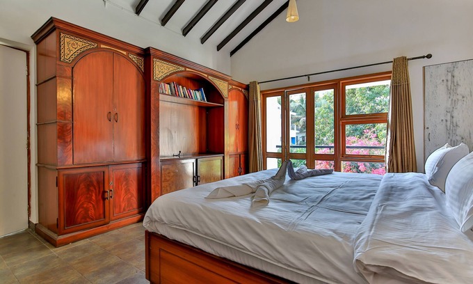 Calangute Villa | Peace & Luxury 3 Bhk Villa with Pool near Candolim Beach