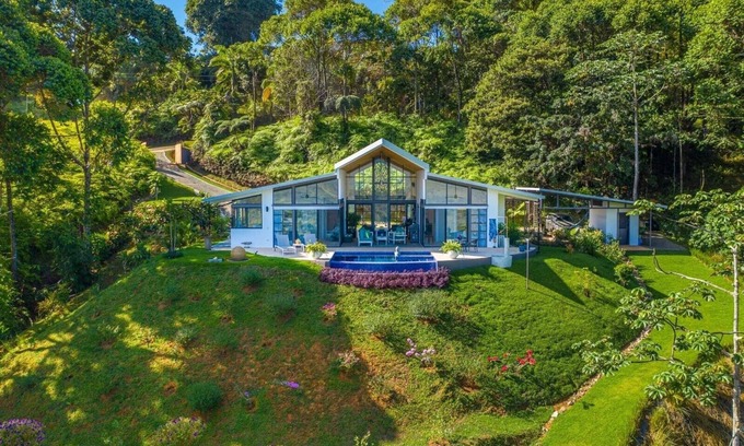 Puntarenas House | Peaceful villa, 3 bdrs with amazing mountain views!