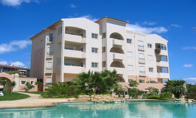 Telheiro Apartment | Peaceful 2 Bedroom apartment w/Amazing Sea Views + Infinity pool + Tennis court